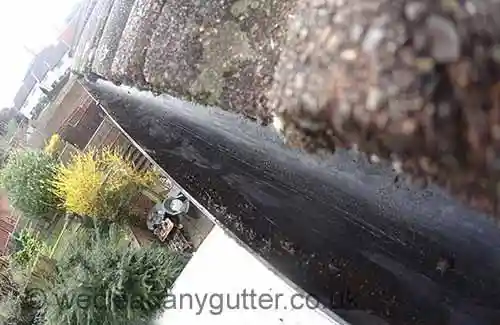 blocked gutter cleaning 